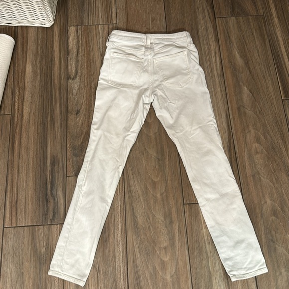 NWOT Universal Thread khaki/cream skinny denim pants size 26 - Picture 3 of 3
